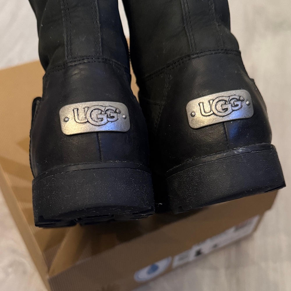 UGG Black Boots with Cream Shearling - Picture 4 of 8